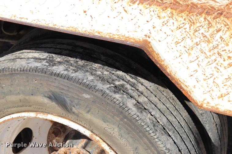 image for item DQ9380 2003 Isuzu NPR vacuum truck