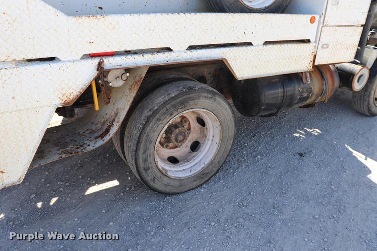 image for item DQ9380 2003 Isuzu NPR vacuum truck