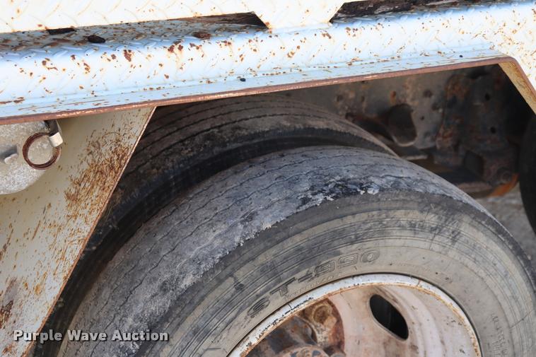 image for item DQ9380 2003 Isuzu NPR vacuum truck