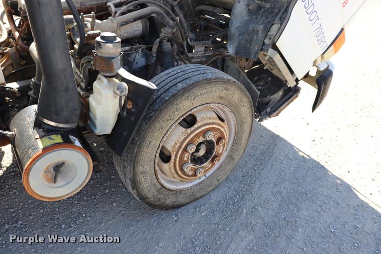 image for item DQ9380 2003 Isuzu NPR vacuum truck