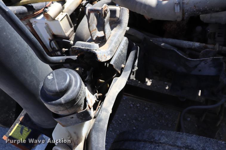 image for item DQ9380 2003 Isuzu NPR vacuum truck