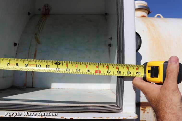 image for item DQ9380 2003 Isuzu NPR vacuum truck