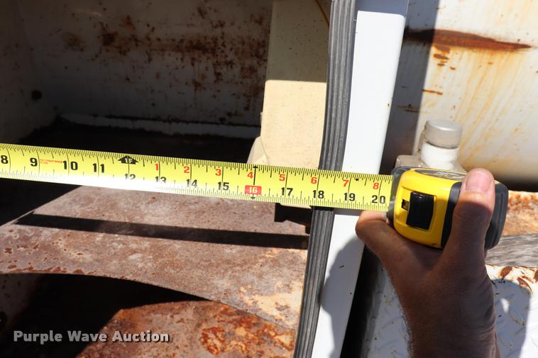 image for item DQ9380 2003 Isuzu NPR vacuum truck