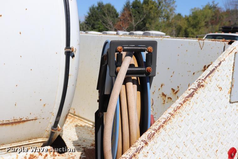 image for item DQ9380 2003 Isuzu NPR vacuum truck