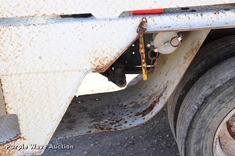 image for item DQ9380 2003 Isuzu NPR vacuum truck