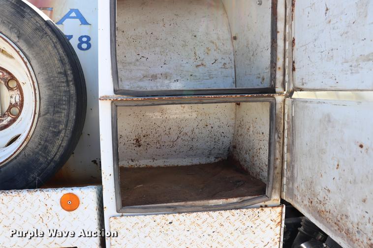 image for item DQ9380 2003 Isuzu NPR vacuum truck