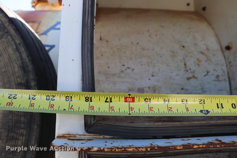 image for item DQ9380 2003 Isuzu NPR vacuum truck