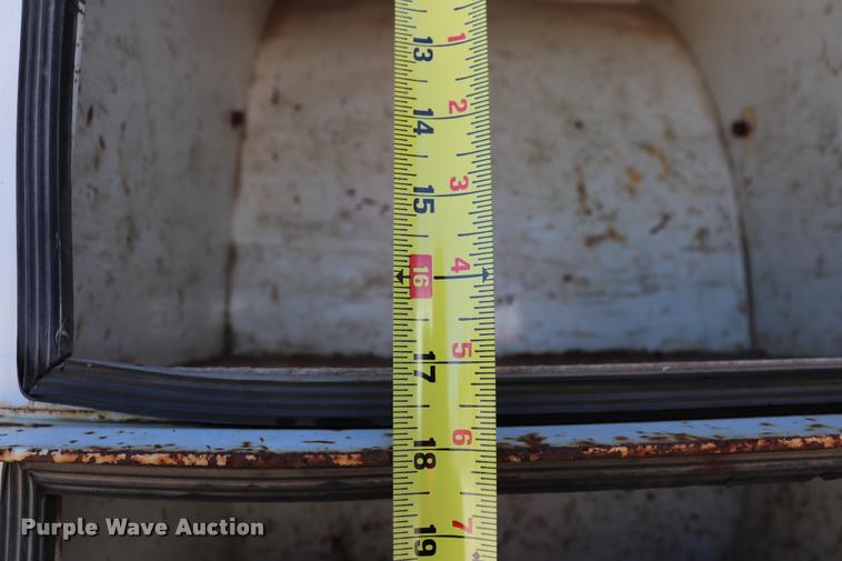 image for item DQ9380 2003 Isuzu NPR vacuum truck