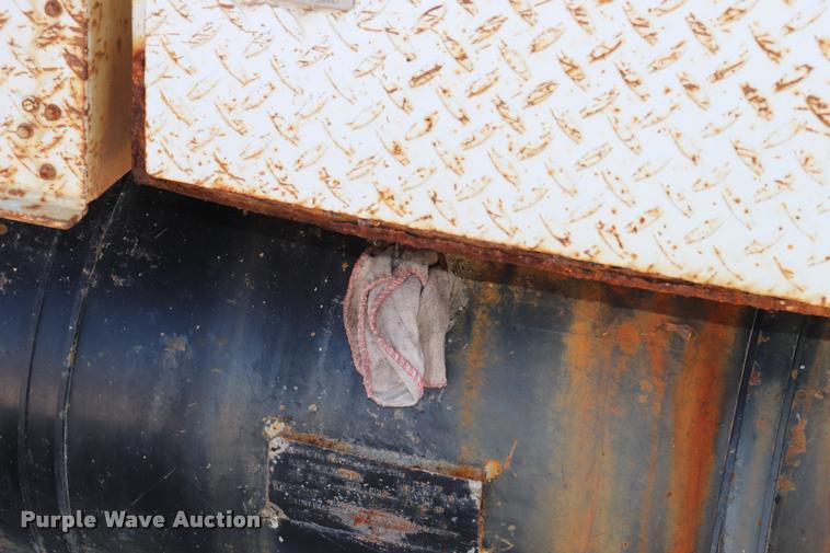 image for item DQ9380 2003 Isuzu NPR vacuum truck