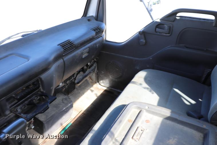 image for item DQ9381 1999 Isuzu NPR vacuum truck