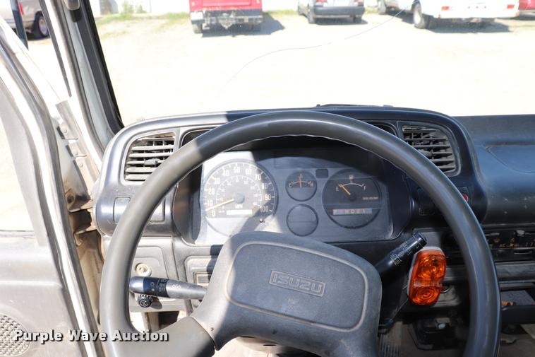 image for item DQ9381 1999 Isuzu NPR vacuum truck