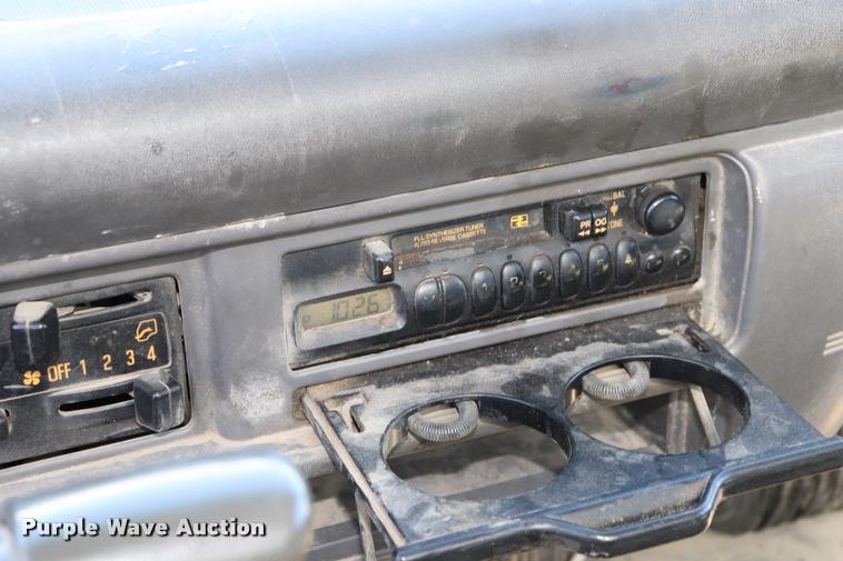 image for item DQ9381 1999 Isuzu NPR vacuum truck