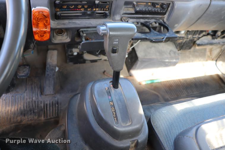 image for item DQ9381 1999 Isuzu NPR vacuum truck