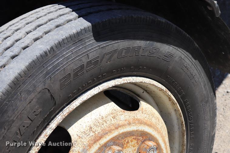 image for item DQ9381 1999 Isuzu NPR vacuum truck