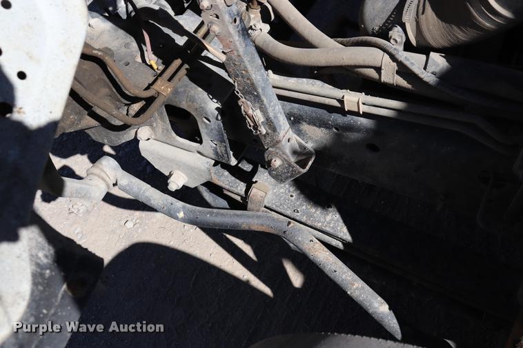 image for item DQ9381 1999 Isuzu NPR vacuum truck