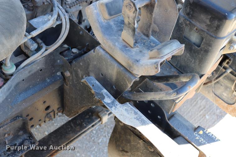 image for item DQ9381 1999 Isuzu NPR vacuum truck