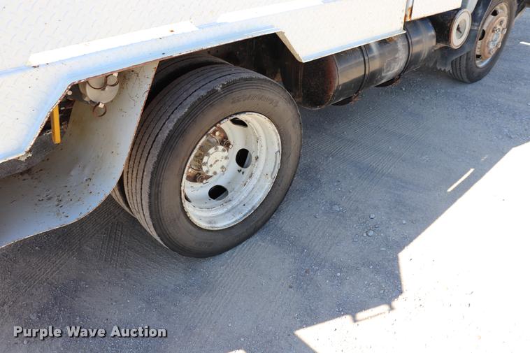 image for item DQ9381 1999 Isuzu NPR vacuum truck