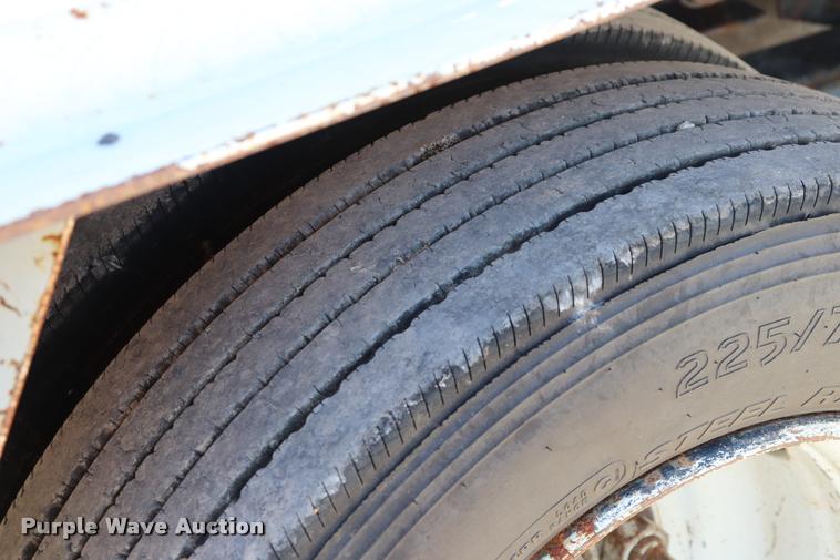 image for item DQ9381 1999 Isuzu NPR vacuum truck