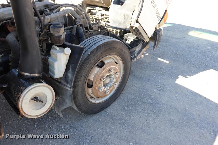 image for item DQ9381 1999 Isuzu NPR vacuum truck