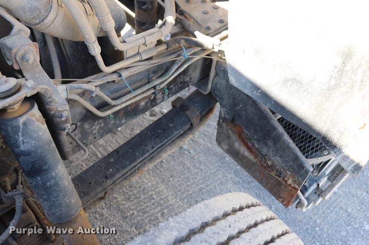 image for item DQ9381 1999 Isuzu NPR vacuum truck