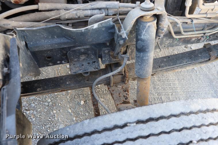 image for item DQ9381 1999 Isuzu NPR vacuum truck