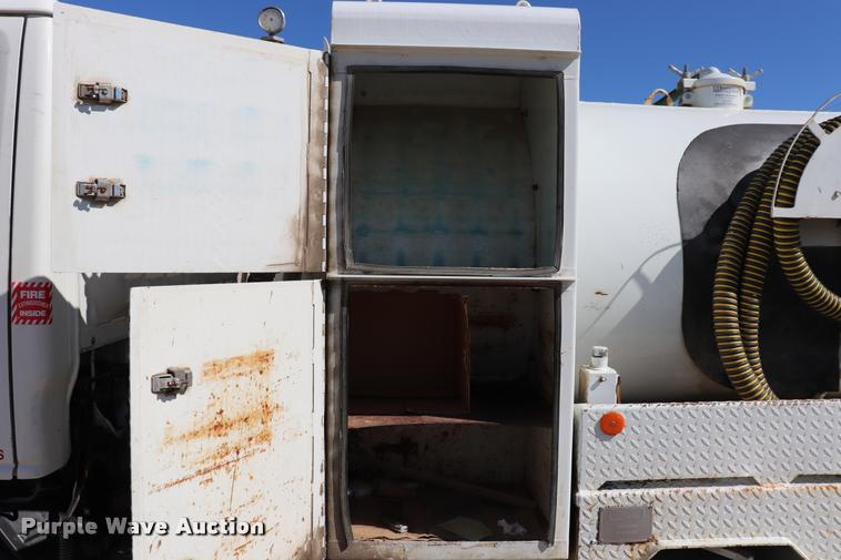 image for item DQ9381 1999 Isuzu NPR vacuum truck