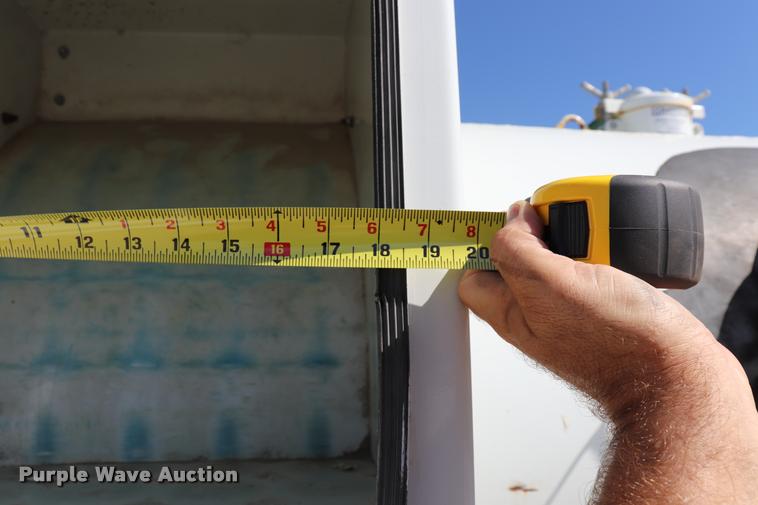 image for item DQ9381 1999 Isuzu NPR vacuum truck