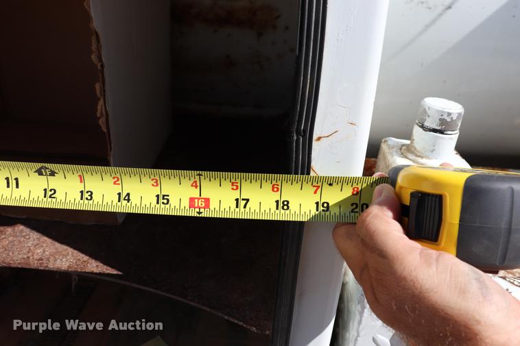 image for item DQ9381 1999 Isuzu NPR vacuum truck