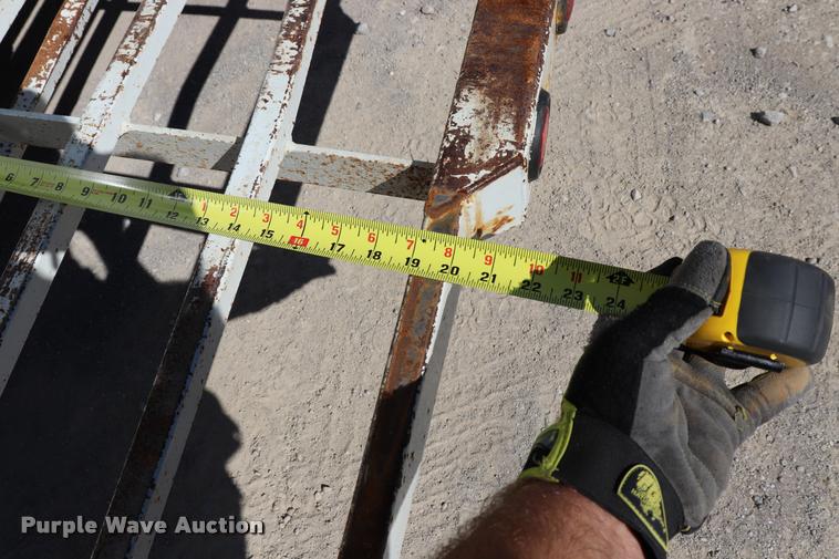 image for item DQ9381 1999 Isuzu NPR vacuum truck