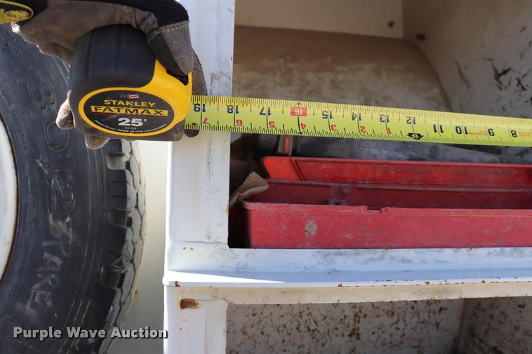 image for item DQ9381 1999 Isuzu NPR vacuum truck