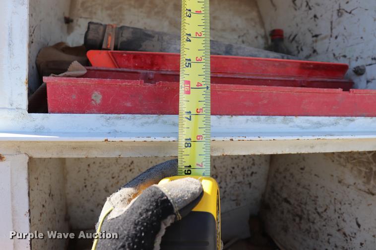 image for item DQ9381 1999 Isuzu NPR vacuum truck