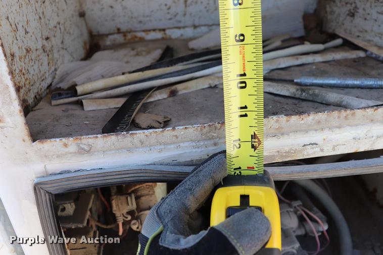 image for item DQ9381 1999 Isuzu NPR vacuum truck