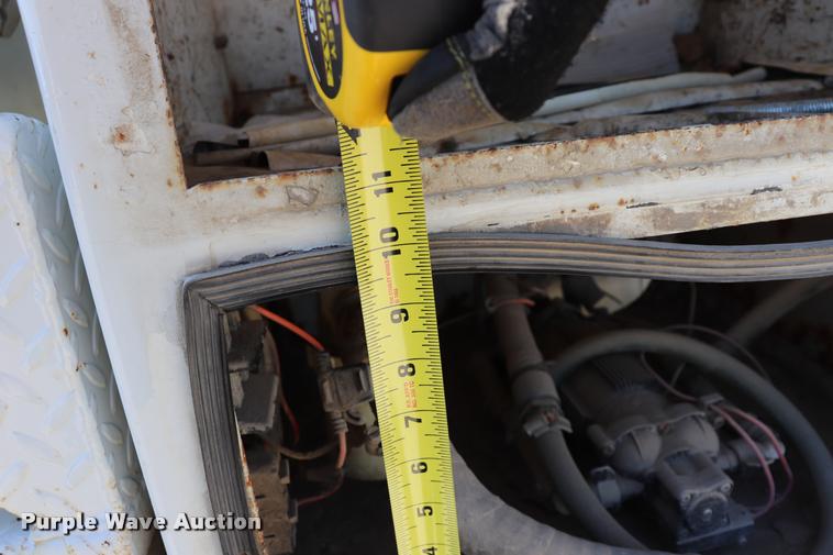 image for item DQ9381 1999 Isuzu NPR vacuum truck