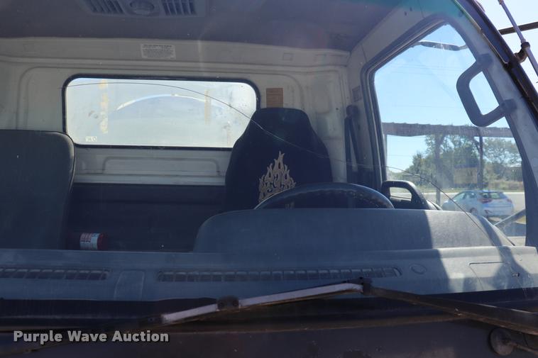 image for item DQ9381 1999 Isuzu NPR vacuum truck