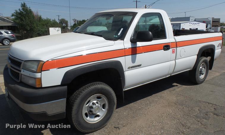 image for item DR9227 2006 Chevrolet Silverado 2500HD pickup truck