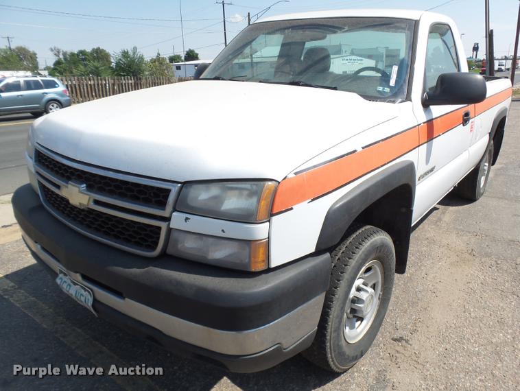 image for item DR9227 2006 Chevrolet Silverado 2500HD pickup truck