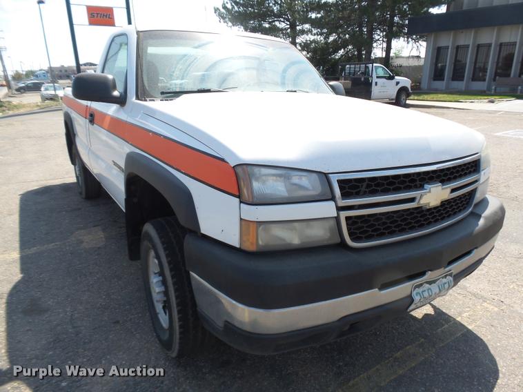 image for item DR9227 2006 Chevrolet Silverado 2500HD pickup truck
