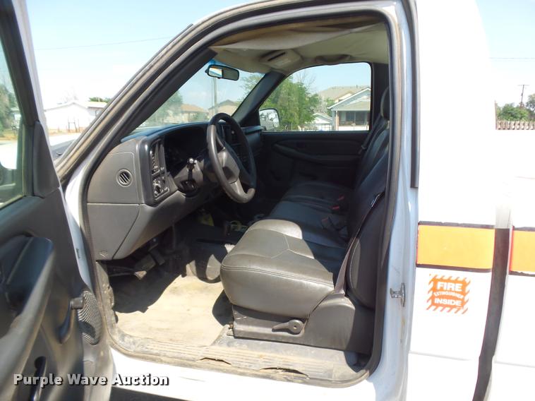 image for item DR9227 2006 Chevrolet Silverado 2500HD pickup truck