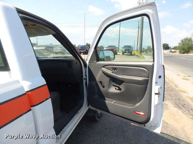 image for item DR9227 2006 Chevrolet Silverado 2500HD pickup truck