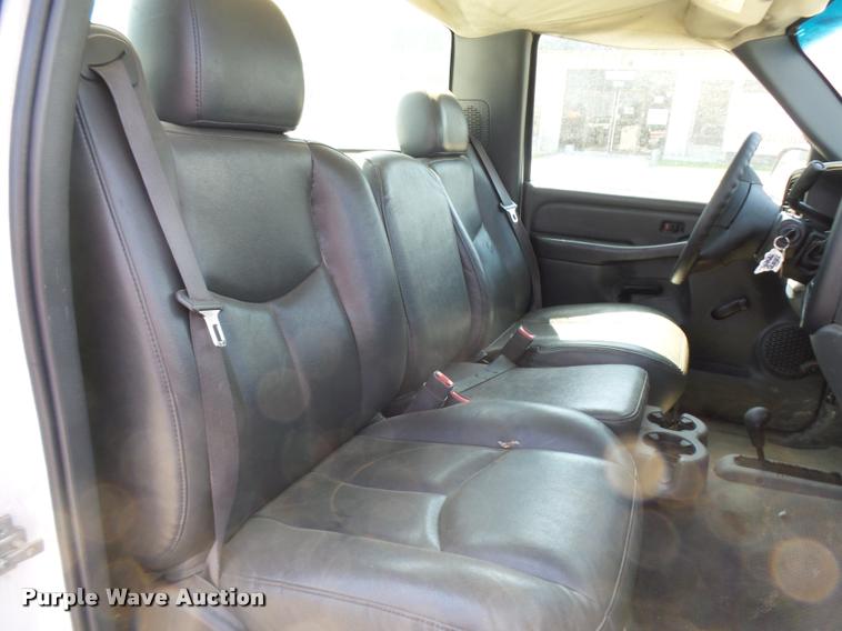 image for item DR9227 2006 Chevrolet Silverado 2500HD pickup truck