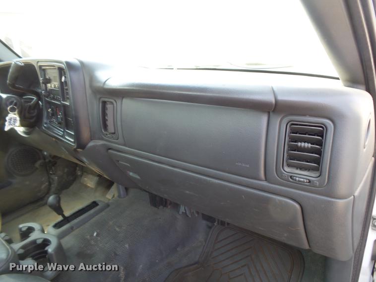 image for item DR9227 2006 Chevrolet Silverado 2500HD pickup truck