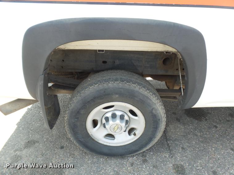image for item DR9227 2006 Chevrolet Silverado 2500HD pickup truck