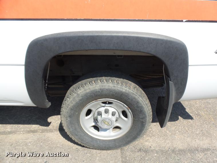 image for item DR9227 2006 Chevrolet Silverado 2500HD pickup truck