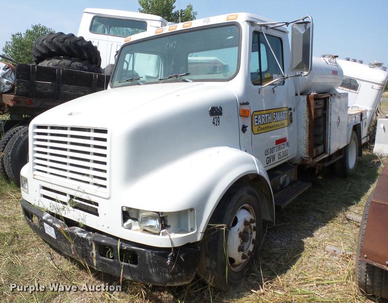 image for item J8593 2001 International 4700LPX service truck