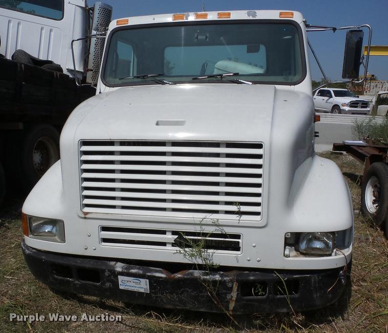 image for item J8593 2001 International 4700LPX service truck