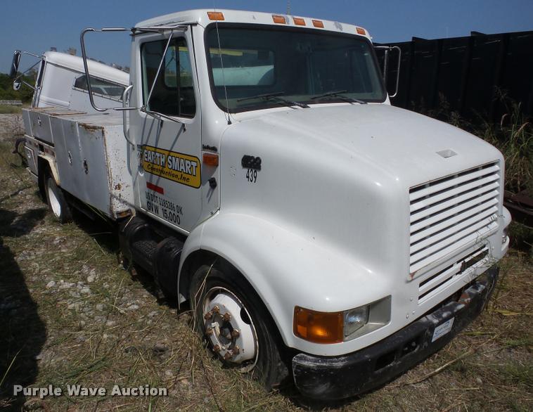 image for item J8593 2001 International 4700LPX service truck