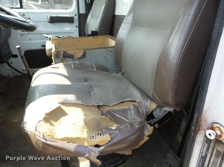 image for item J8593 2001 International 4700LPX service truck