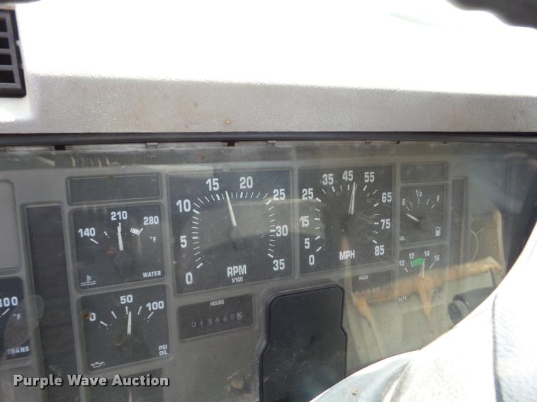 image for item J8593 2001 International 4700LPX service truck