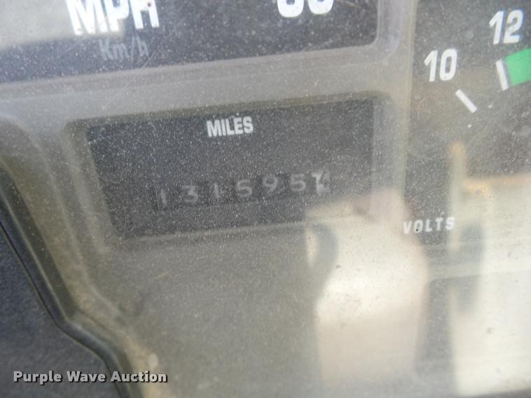 image for item J8593 2001 International 4700LPX service truck