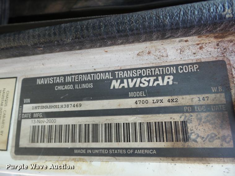 image for item J8593 2001 International 4700LPX service truck